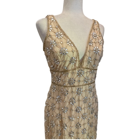 Mac Duggal Sleeveless Hand Beaded V-neck Gown Floral Jewel Maxi Dress - Picture 7 of 12